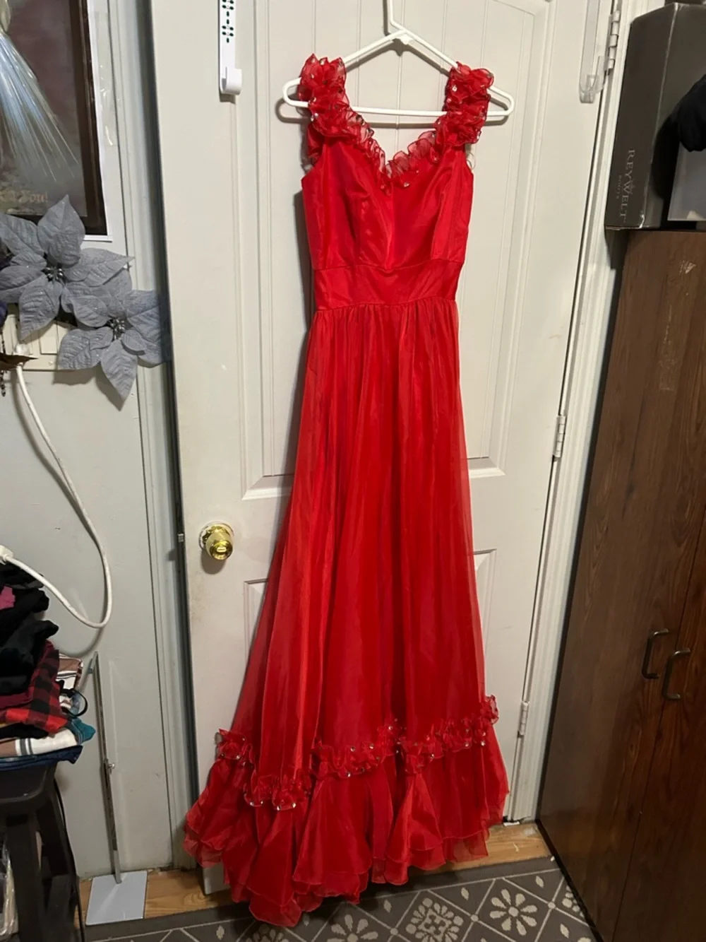 Red Floral-Trim V-Neck Evening Gown - Picture 5 of 11